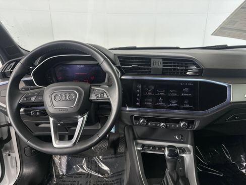 Certified 2025 Audi Q3 2.0T Premium image 3