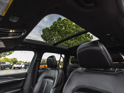 Used 2024 Jeep Grand Cherokee Limited AWD/4WD image 24