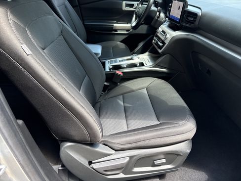 Used 2023 Ford Explorer XLT RWD image 13