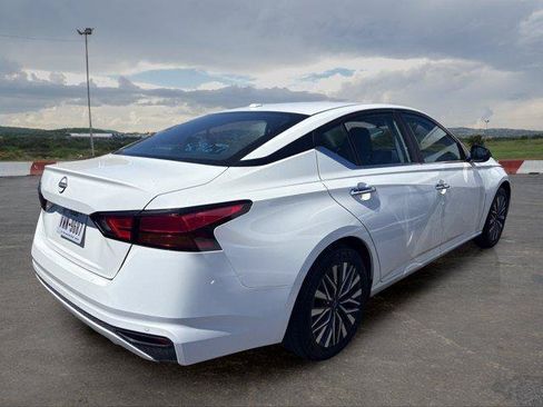 Used 2025 Nissan Altima 2.5 SV FWD image 3