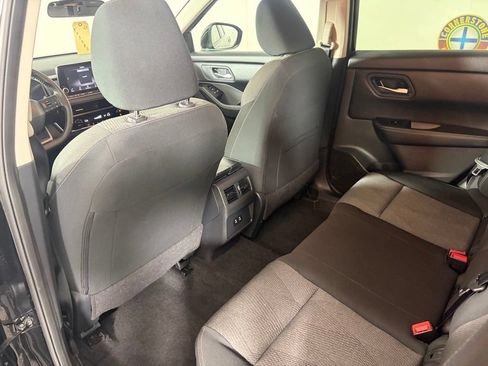Used 2025 Nissan Rogue SV AWD/4WD image 12
