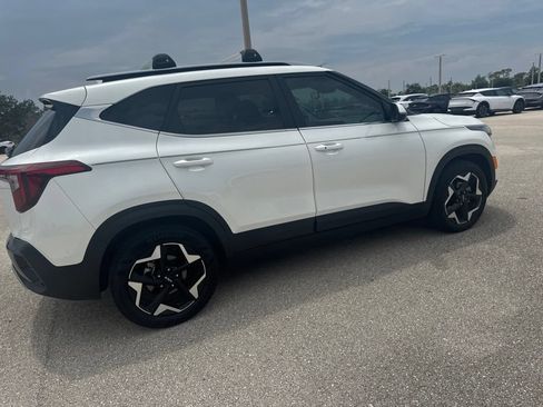 Certified 2024 Kia Seltos EX FWD image 4