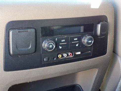 Used 2015 Chevrolet Suburban LT image 15