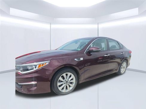 Used 2018 Kia Optima LX w/ 17" Alloy Wheels Package FWD image 33