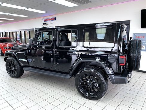 Used 2025 Jeep Wrangler Unlimited Sahara w/ Safety Group AWD/4WD image 7