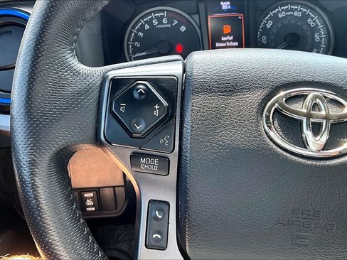 Used 2022 Toyota Tacoma TRD Sport AWD/4WD image 22