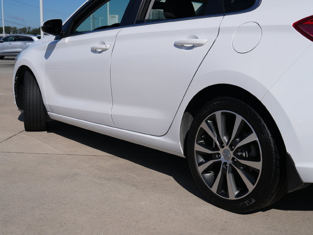 Used 2018 Hyundai Elantra GT FWD image 12