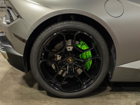 Used 2017 Lamborghini Huracan LP 580-2 RWD image 36