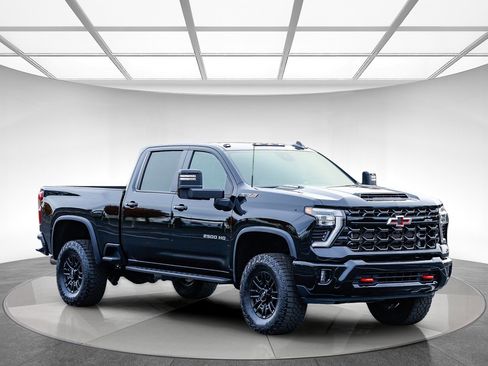 Used 2024 Chevrolet Silverado 2500 ZR2 w/ Snow Plow Prep/Camper Package image 5