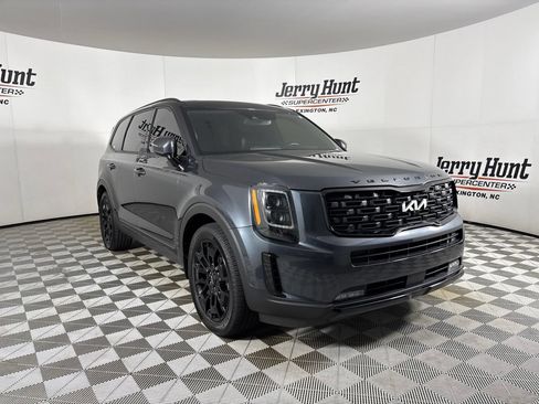 Used 2022 Kia Telluride SX w/ SX Prestige Package AWD/4WD image 3