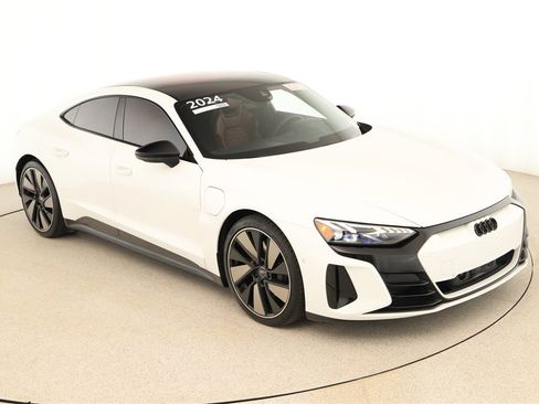 Used 2024 Audi e-tron GT Prestige image 35