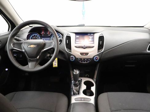 Used 2017 Chevrolet Cruze LS FWD image 6