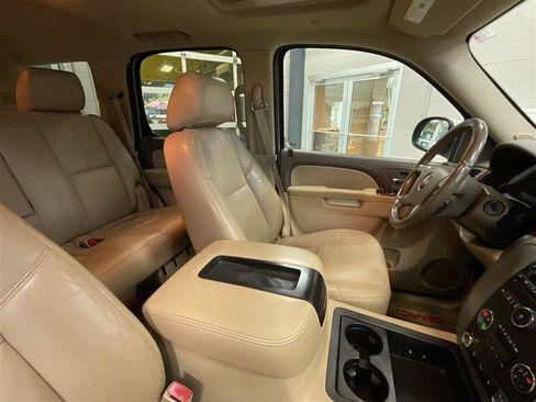 Used 2011 GMC Yukon SLT w/ SLT-2 Equipment Package AWD/4WD image 25
