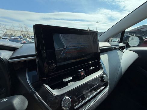 Used 2025 Toyota Corolla LE image 27