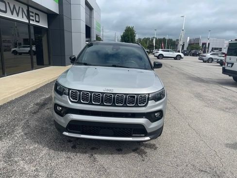 Used 2025 Jeep Compass Limited AWD/4WD image 11
