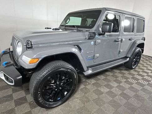 Used 2022 Jeep Wrangler Unlimited Sahara w/ Cold Weather Group AWD/4WD image 7