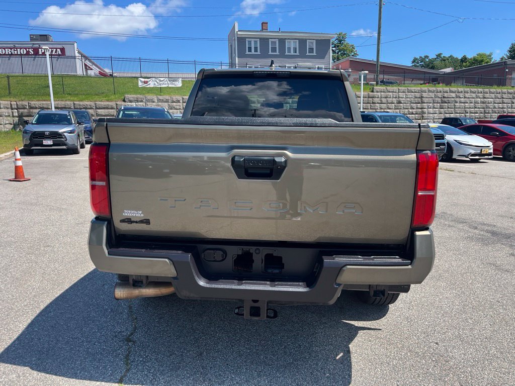 Used 2025 Toyota Tacoma TRD Sport AWD/4WD image 4