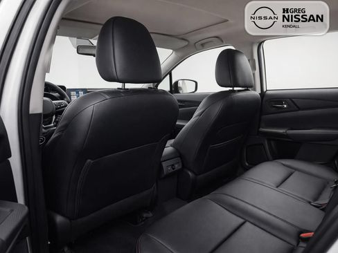 Used 2024 Nissan Sentra SR w/ SR Premium Package FWD image 9