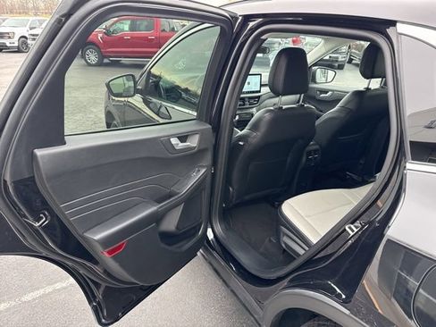 Used 2025 Ford Escape SE FWD image 22