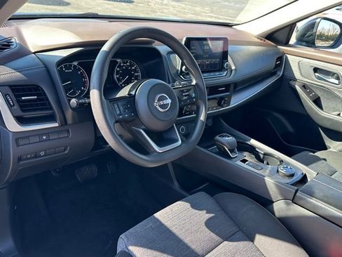 Certified 2023 Nissan Rogue SV image 32