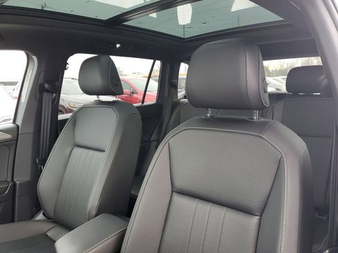 Used 2022 Volkswagen Tiguan SE R-Line AWD/4WD image 14