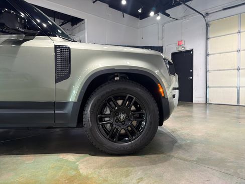 Used 2025 Land Rover Defender 110 S image 11