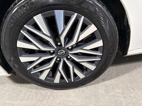 Used 2025 Nissan Altima 2.5 SV FWD image 34