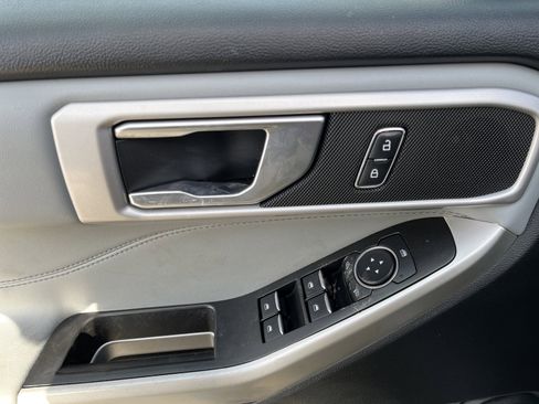 Used 2022 Ford Explorer XLT w/ Equipment Group 202A image 20