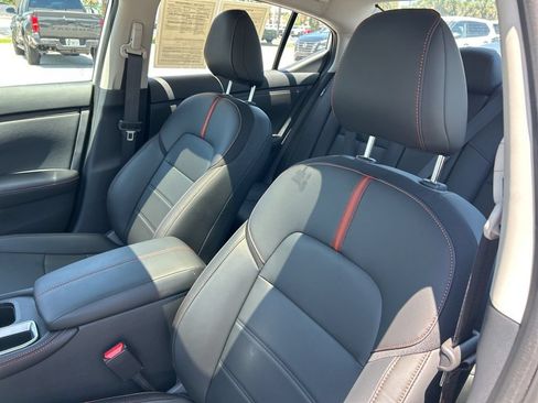 Certified 2025 Nissan Sentra SR w/ SR Premium Package FWD image 21