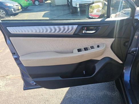 Used 2017 Subaru Outback 2.5i Premium image 11