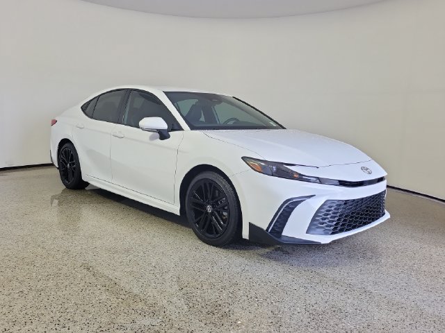 Used 2026 Toyota Camry SE FWD image 4