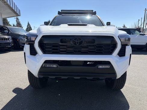Used 2024 Toyota Tacoma TRD Sport w/ TRD Sport Upgrade Package image 15