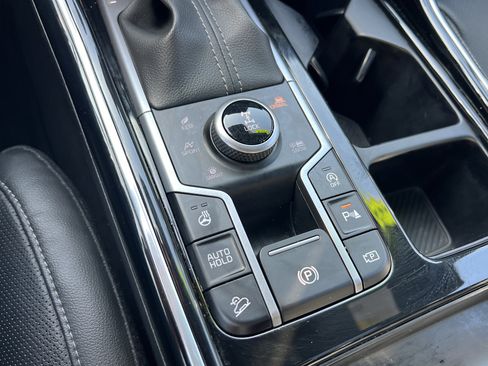 Certified 2024 Kia Sorento SX Prestige image 33