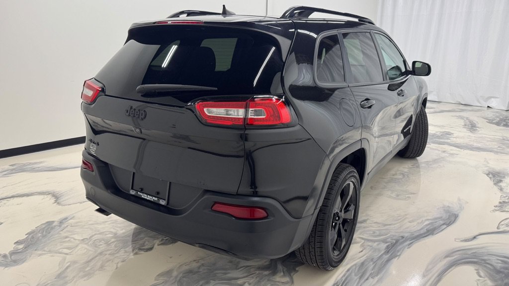 Used 2016 Jeep Cherokee Latitude w/ Cold Weather Group AWD/4WD image 11