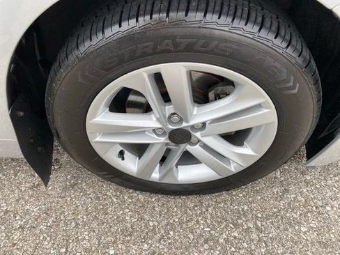 Used 2019 Toyota Corolla SE w/ SE Option Package FWD image 29