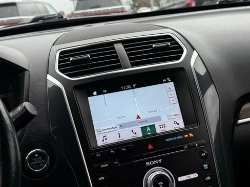 Used 2018 Ford Explorer Limited w/ Equipment Group 301A image 3