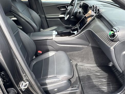 Used 2024 Mercedes-Benz GLC 300 4MATIC image 14