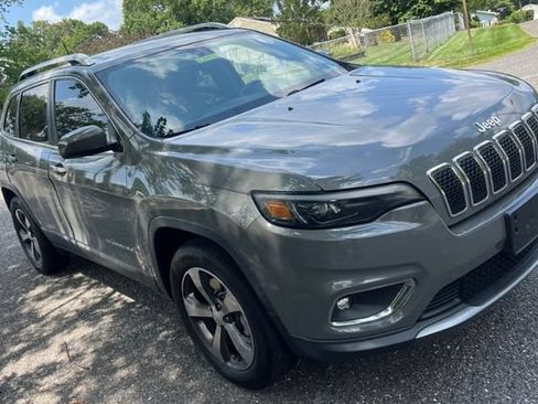 Used 2019 Jeep Cherokee Limited AWD/4WD image 2