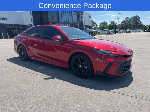 Used 2025 Toyota Camry SE w/ Convenience Package FWD image 3