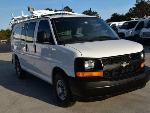 Used 2017 Chevrolet Express 2500 RWD image 1