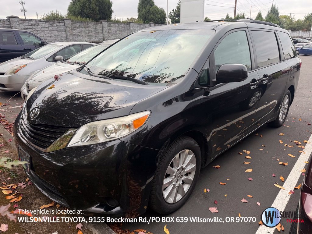 Used 2015 Toyota Sienna LE AWD/4WD image 1