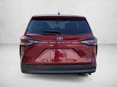 Used 2023 Toyota Sienna LE FWD image 7