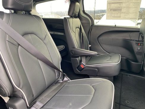New 2026 Chrysler Pacifica Limited w/ S Appearance Package image 12