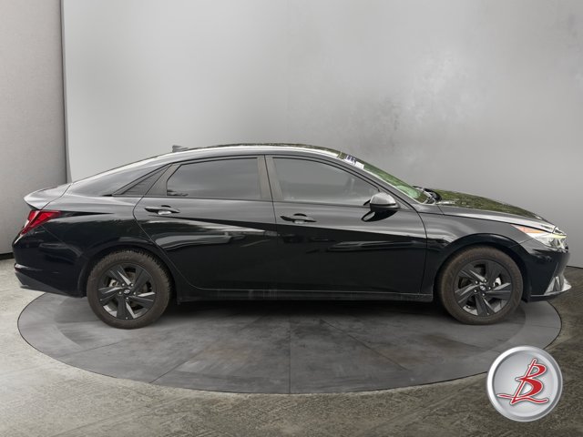 Used 2022 Hyundai Elantra SEL w/ Convenience Package FWD image 8