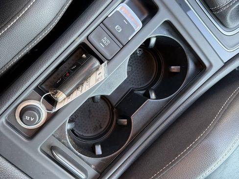 Used 2017 Volkswagen Golf R 4-Door image 38