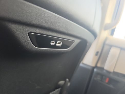 Used 2024 Chrysler Pacifica Touring-L FWD image 30