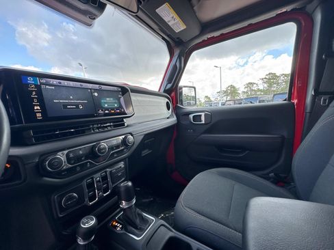 Used 2024 Jeep Wrangler Unlimited Sahara AWD/4WD image 26