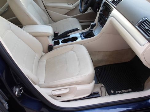 Used 2013 Volkswagen Passat TDI SE FWD image 7