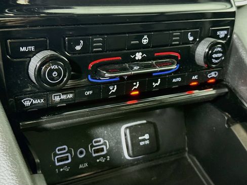 Used 2023 Jeep Grand Cherokee Laredo w/ Luxury Tech Group I AWD/4WD image 8