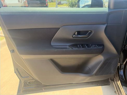 Used 2025 Nissan Kicks S FWD image 11